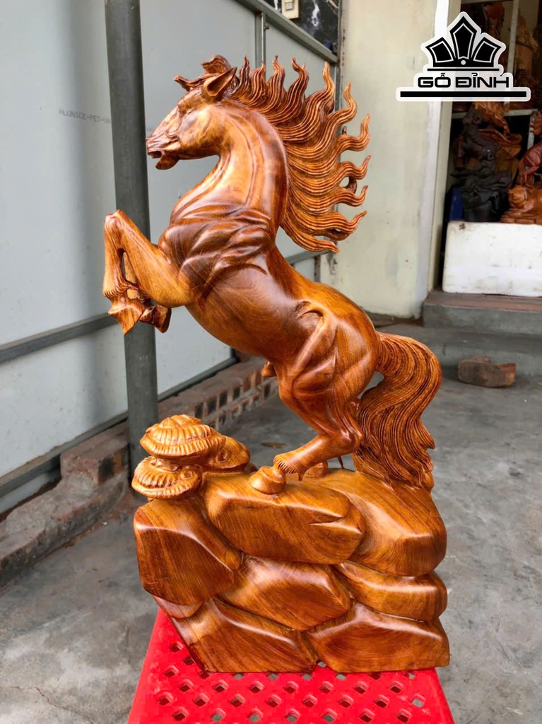 tuong-ngua-phong-thuy-nhat-ma-phi-thien-go-huong-cao-45-ngang-23-sau-10-cm-470169