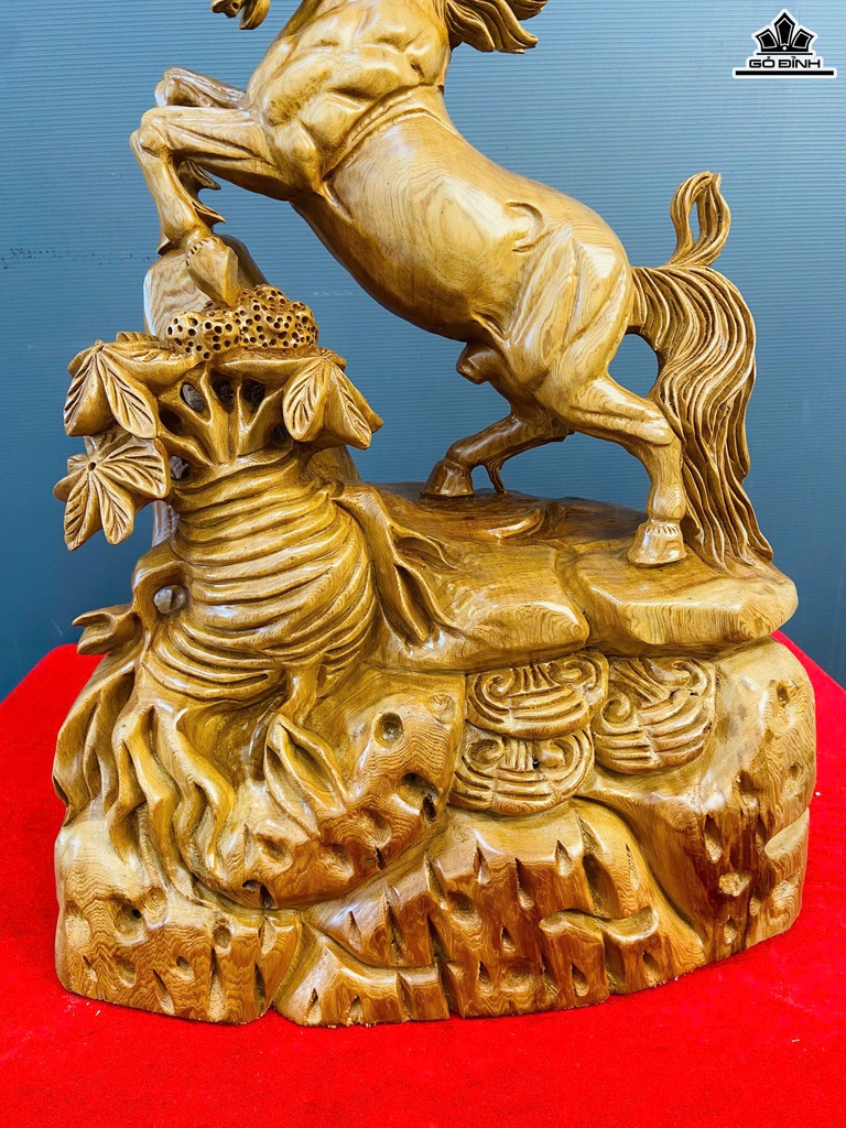 tuong-ngua-phong-thuy-nhat-ma-phi-thien-go-ngoc-am-cao-55-ngang-38-sau-21-cm-470490