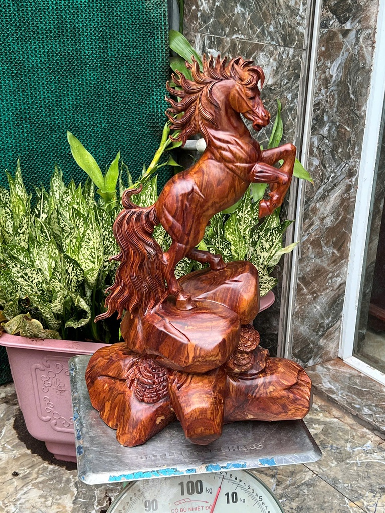 tuong-ngua-phong-thuy-nhat-ma-phi-thien-go-sua-cao-52-ngang-35-sau-22-cm-470805