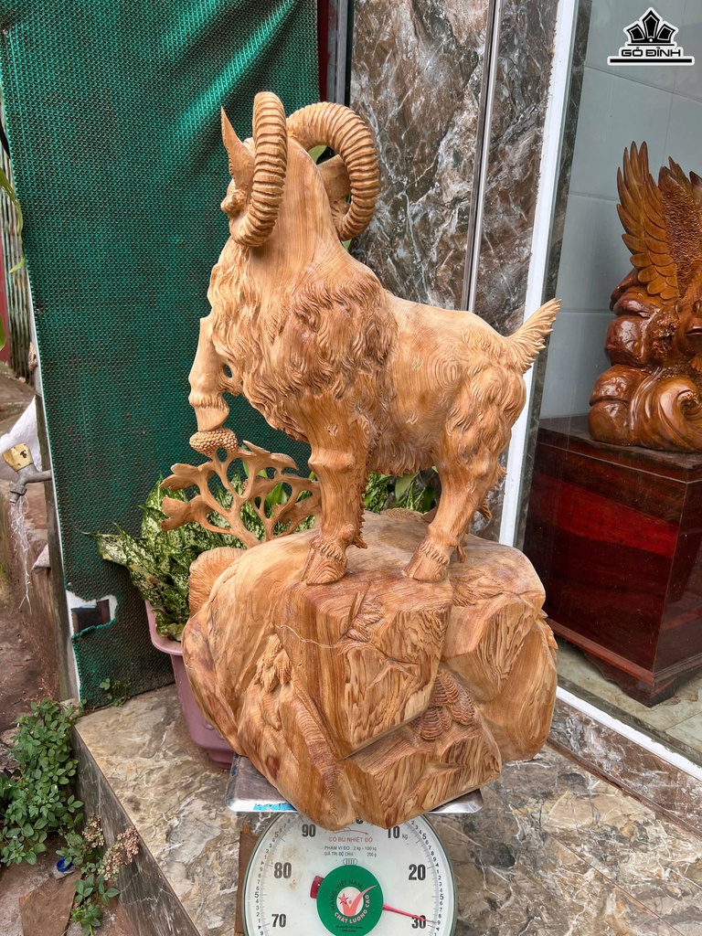 tuong-nhat-duong-go-ngoc-am-cao-80-ngang-58-sau-38-cm-470809