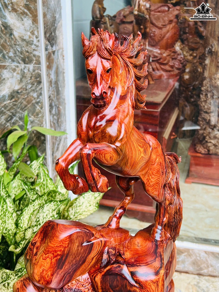 tuong-ngua-phong-thuy-nhat-ma-phi-thien-go-cam-cao-60-ngang-35-sau-30-cm-470894