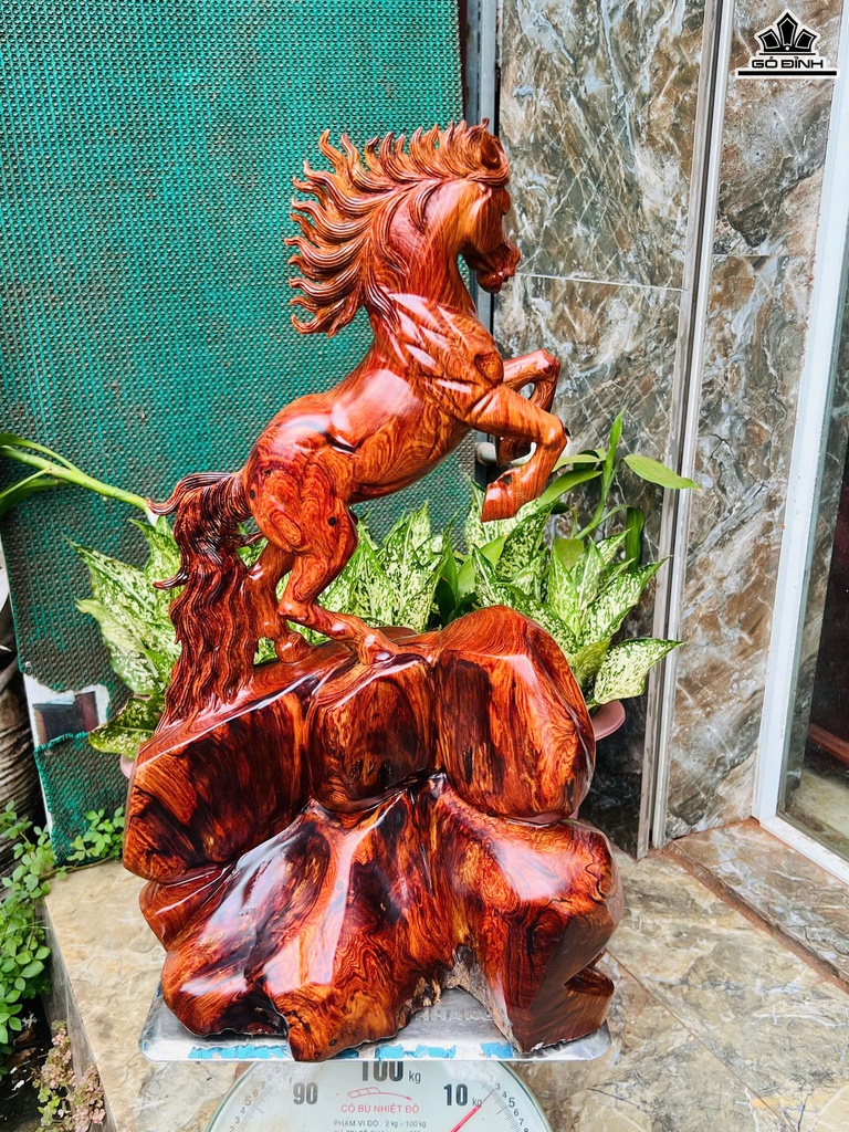 tuong-ngua-phong-thuy-nhat-ma-phi-thien-go-cam-cao-60-ngang-35-sau-30-cm-470895