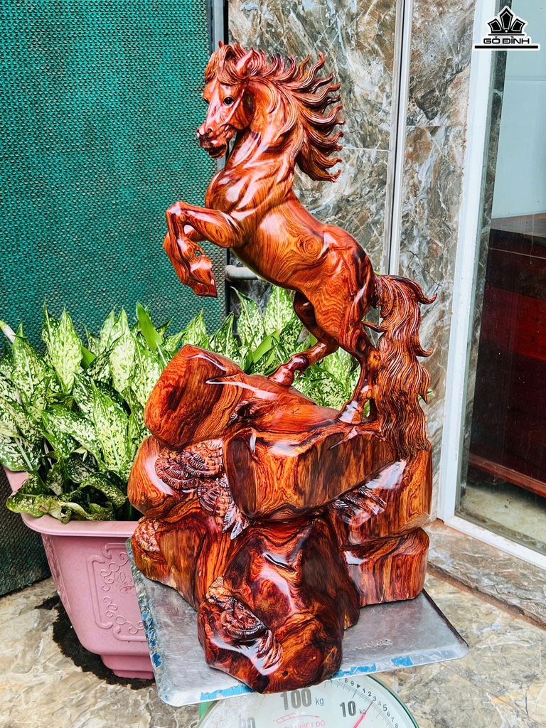 tuong-ngua-phong-thuy-nhat-ma-phi-thien-go-cam-cao-60-ngang-35-sau-30-cm-470896