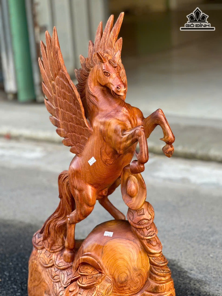 tuong-ngua-nhat-ma-thien-than-go-huong-cao-75-ngang-41-sau-22-cm-471469