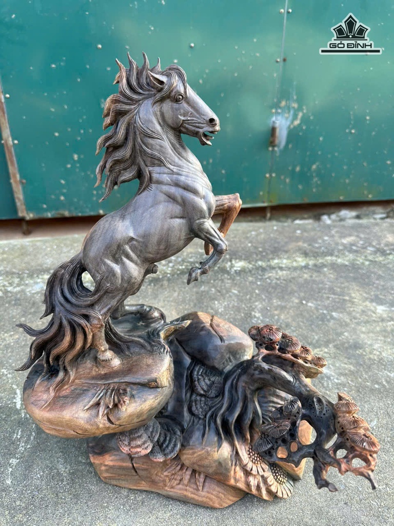 tuong-ngua-phong-thuy-nhat-ma-phi-thien-go-trac-cao-46-ngang-40-sau-25-cm-471474