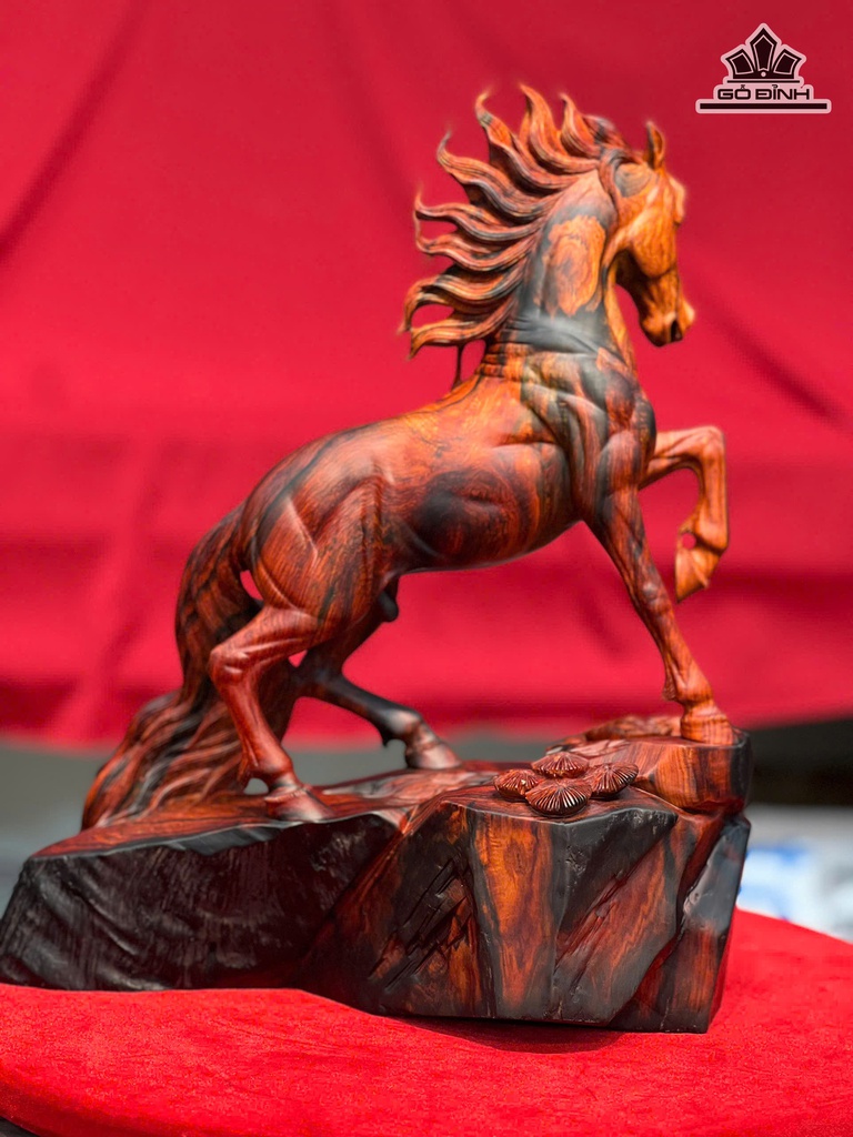 tuong-ngua-phong-thuy-nhat-ma-thong-dong-go-trac-cao-35-ngang-32-sau-18-cm-471482