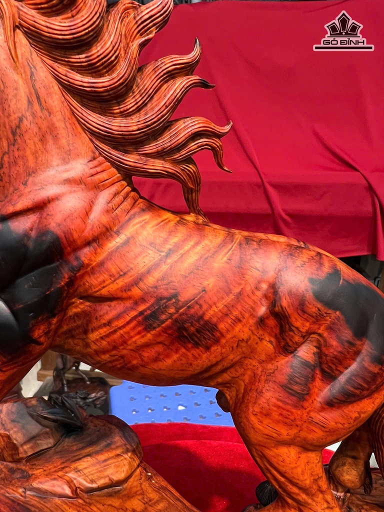 tuong-ngua-phong-thuy-nhat-ma-thong-dong-go-trac-cao-35-ngang-32-sau-18-cm-471491