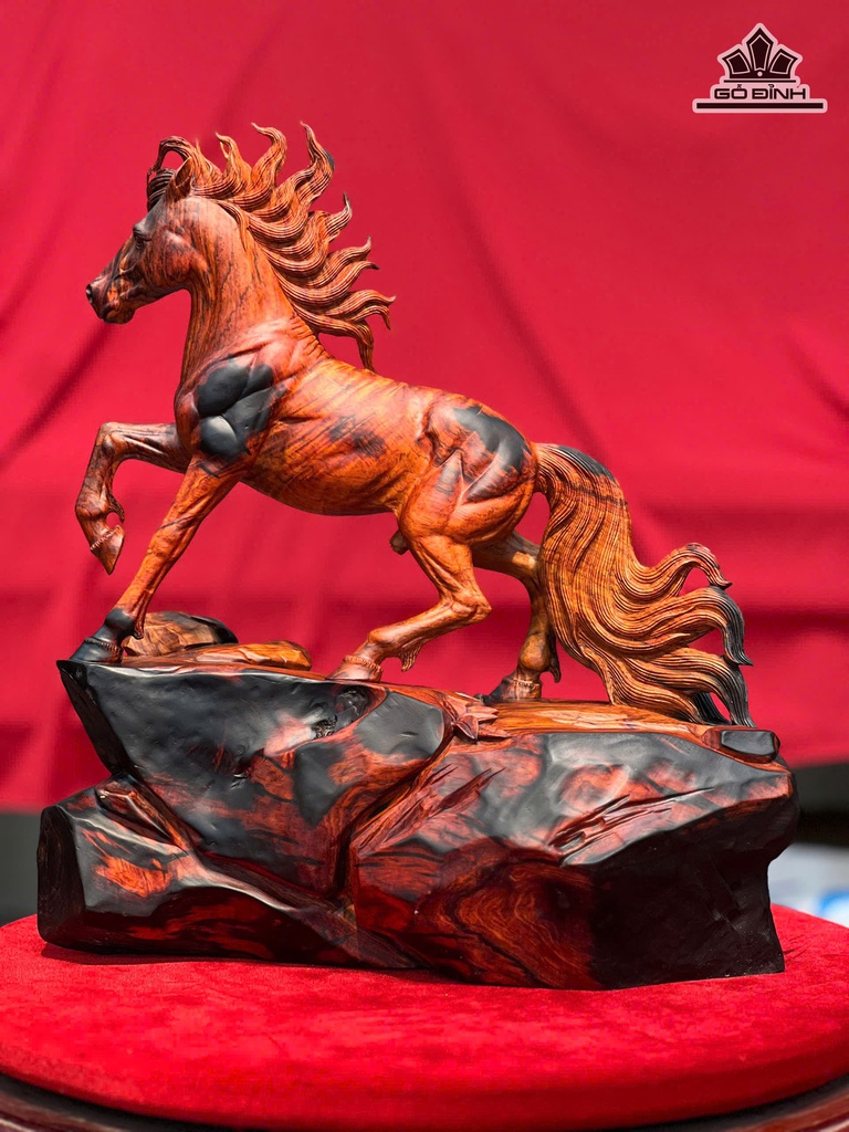 tuong-ngua-phong-thuy-nhat-ma-thong-dong-go-trac-cao-35-ngang-32-sau-18-cm-471492