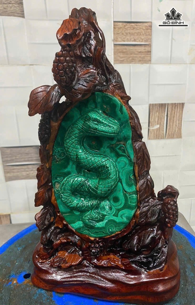 linh-vat-at-ty-da-khong-tuoc-malachite-cao-27-cm-1375gr-471675