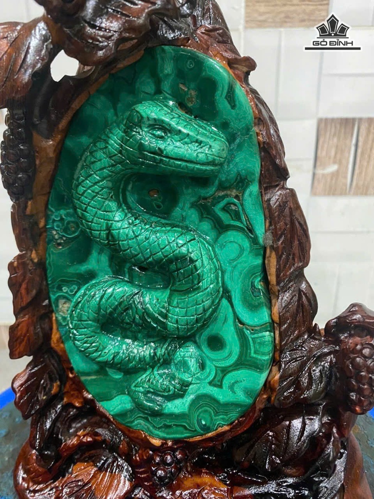 linh-vat-at-ty-da-khong-tuoc-malachite-cao-27-cm-1375gr-471676