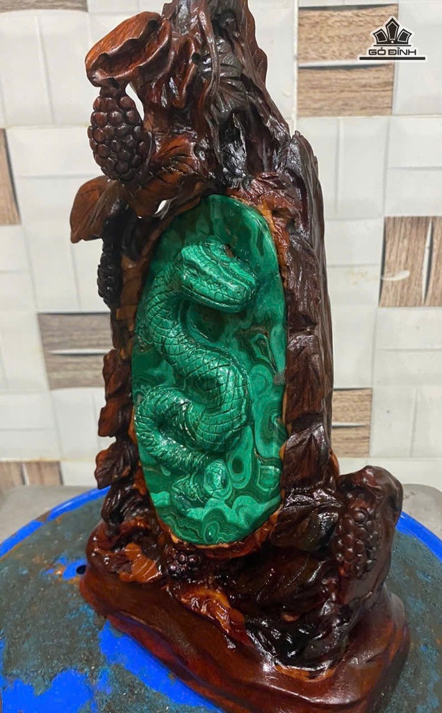 linh-vat-at-ty-da-khong-tuoc-malachite-cao-27-cm-1375gr-471677