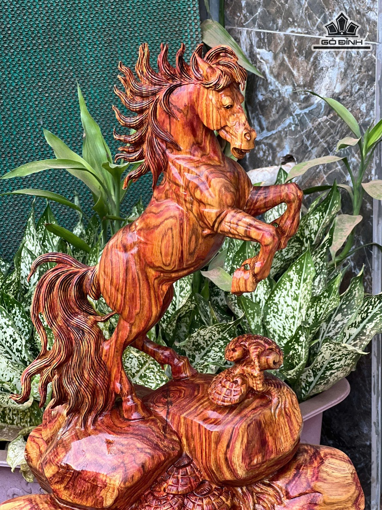 tuong-ngua-phong-thuy-nhat-ma-phi-thien-go-sua-cao-55-ngang-40-sau-22-cm-472831