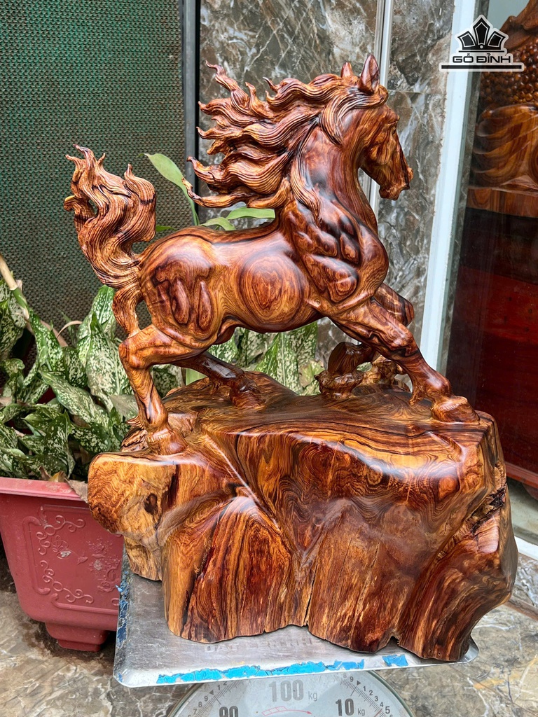 tuong-ngua-phong-thuy-nhat-ma-thong-dong-go-cam-cao-50-ngang-38-sau-27-cm-472835