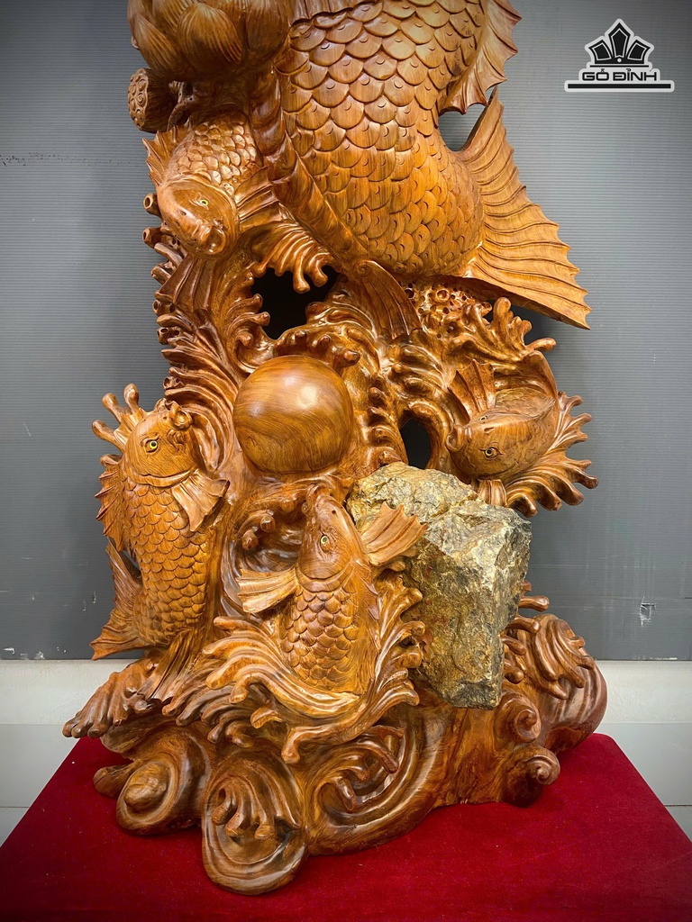 tuong-ca-chep-hoa-rong-go-huong-cao-130-ngang-67-sau-30-cm-472992