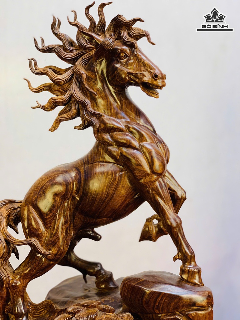 tuong-ngua-phong-thuy-nhat-ma-phi-thien-go-cam-cao-64-ngang-40-sau-29-cm-473049