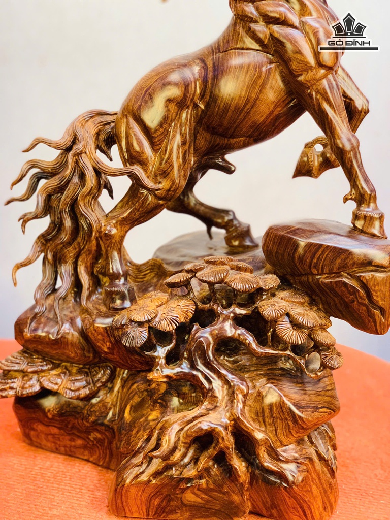 tuong-ngua-phong-thuy-nhat-ma-phi-thien-go-cam-cao-64-ngang-40-sau-29-cm-473050