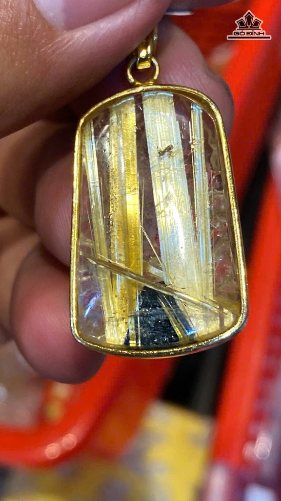 mat-day-hoang-than-tai-bao-thien-da-thach-anh-toc-vang-kich-thuoc-28x18x8x88-8gr-473180