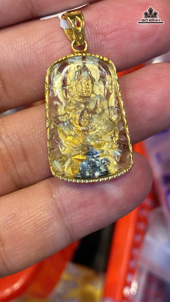 mat-day-hoang-than-tai-bao-thien-da-thach-anh-toc-vang-kich-thuoc-28x18x8x88-8gr-473182