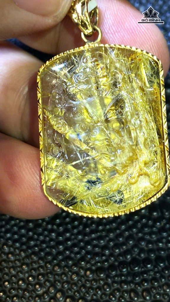 mat-day-hoang-than-tai-bao-thien-da-thach-anh-toc-vang-kich-thuoc-33x24x86-136gr-473186