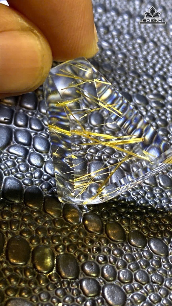 mat-day-tron-da-thach-anh-toc-vang-kich-thuoc-28x26x8-9gr-473194