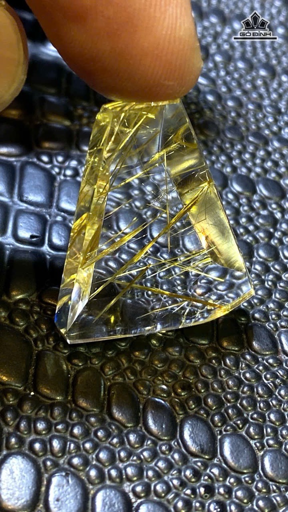 mat-day-tron-da-thach-anh-toc-vang-kich-thuoc-28x26x8-9gr-473195