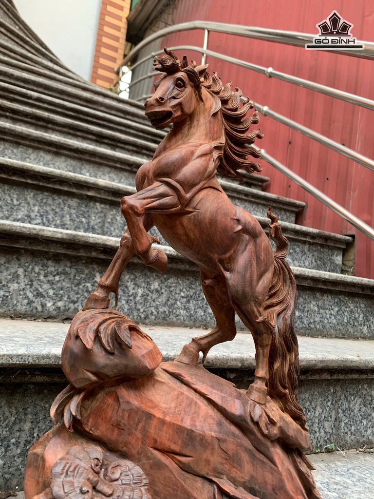 tuong-ngua-phong-thuy-nhat-ma-thong-dong-go-trac-cao-46-ngang-32-sau-10-cm-473422