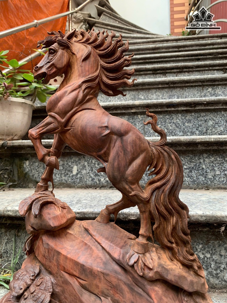 tuong-ngua-phong-thuy-nhat-ma-thong-dong-go-trac-cao-46-ngang-32-sau-10-cm-473425