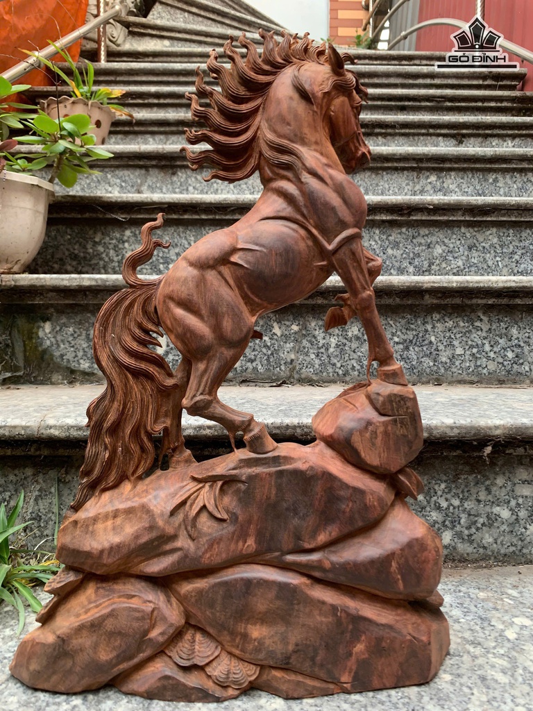 tuong-ngua-phong-thuy-nhat-ma-thong-dong-go-trac-cao-46-ngang-32-sau-10-cm-473426