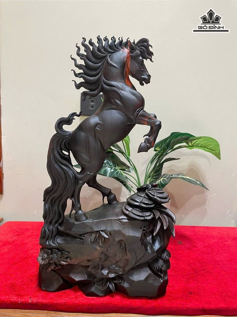 tuong-ngua-phong-thuy-nhat-ma-phi-thien-go-trac-cao-46-ngang-24-sau-12-cm-473519