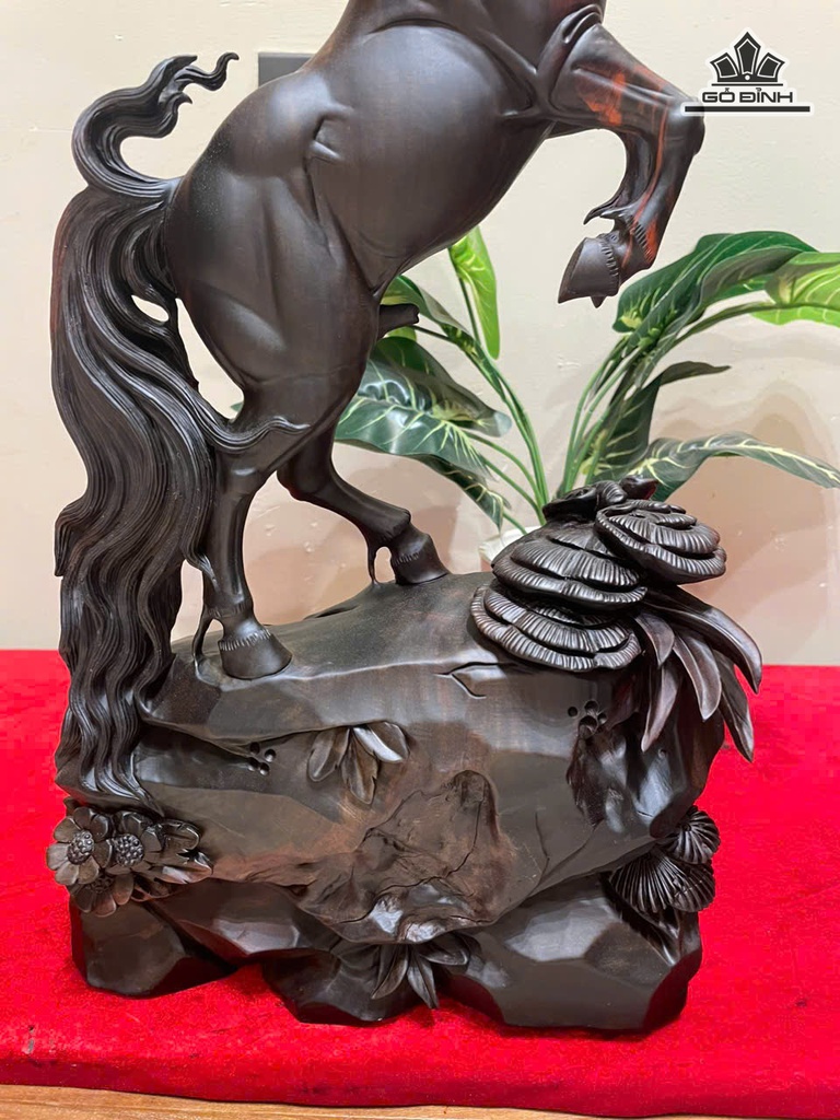 tuong-ngua-phong-thuy-nhat-ma-phi-thien-go-trac-cao-46-ngang-24-sau-12-cm-473521