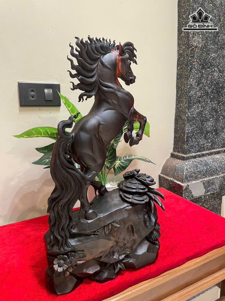 tuong-ngua-phong-thuy-nhat-ma-phi-thien-go-trac-cao-46-ngang-24-sau-12-cm-473522