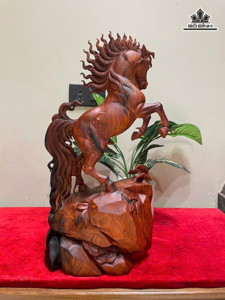 tuong-ngua-phong-thuy-nhat-ma-phi-thien-go-trac-cao-46-ngang-24-sau-15-cm-473528