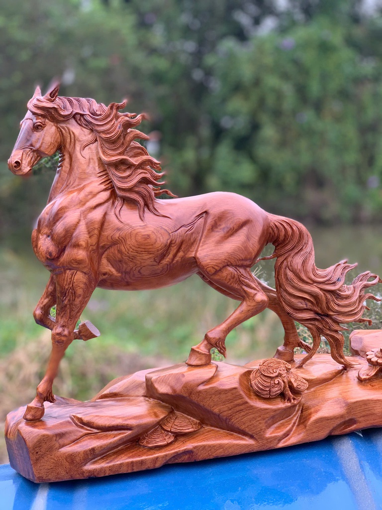 tuong-ngua-phong-thuy-nhat-ma-thong-dong-go-huong-cao-40-ngang-52-sau-17-cm-473878