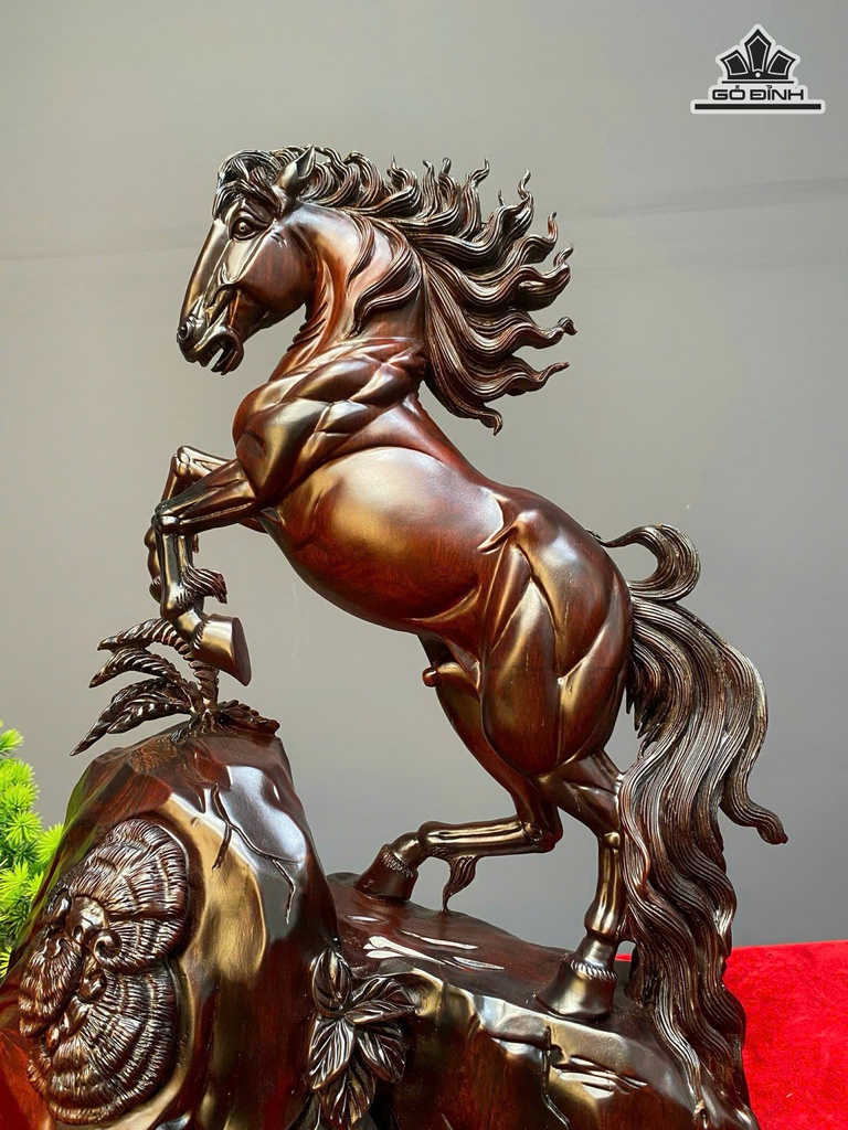 tuong-ngua-phong-thuy-nhat-ma-phi-thien-go-trac-cao-45-ngang-30-sau-15-cm-474806