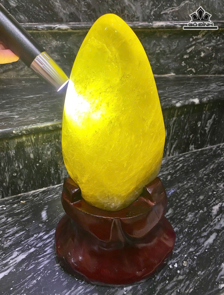 nui-thach-anh-vang-tu-nhien-31kg-len-de-cao-34-cm-cao-25-ngang-135-sau-8-cm-474972