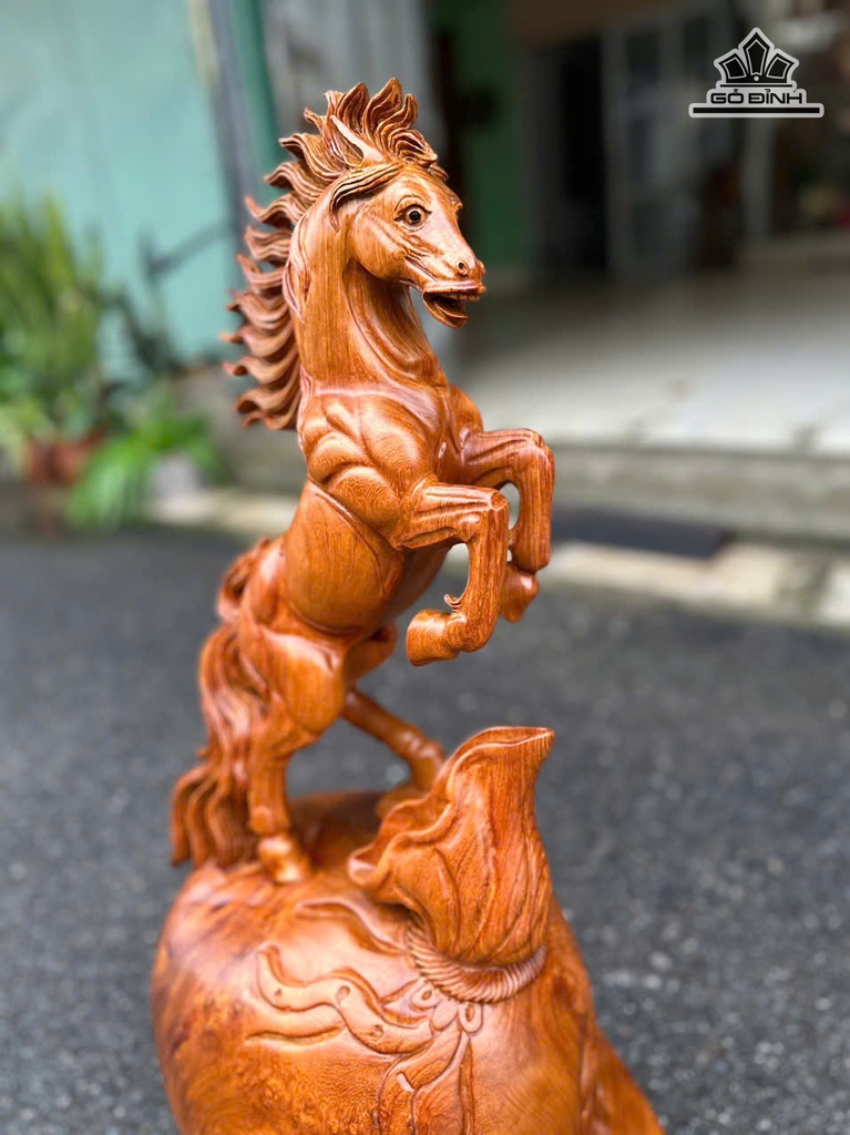 tuong-ngua-phong-thuy-nhat-ma-phi-thien-go-nu-huong-cao-70-ngang-35-sau-30-cm-475091