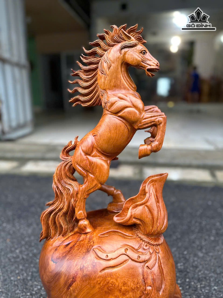 tuong-ngua-phong-thuy-nhat-ma-phi-thien-go-nu-huong-cao-70-ngang-35-sau-30-cm-475094