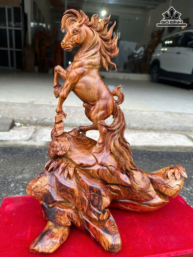 tuong-ngua-phong-thuy-nhat-ma-phi-thien-go-sua-cao-41-ngang-35-sau-20-cm-475098