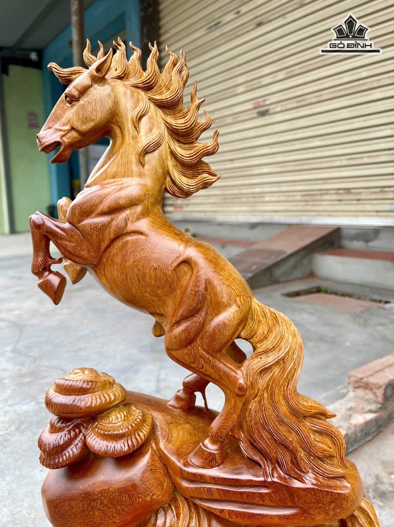 tuong-ngua-phong-thuy-nhat-ma-phi-thien-go-huong-cao-42-ngang-27-sau-11-cm-475168