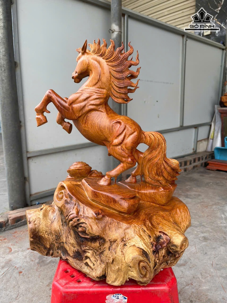 tuong-ngua-phong-thuy-nhat-ma-phi-thien-go-huong-cao-45-ngang-38-sau-30-cm-475171