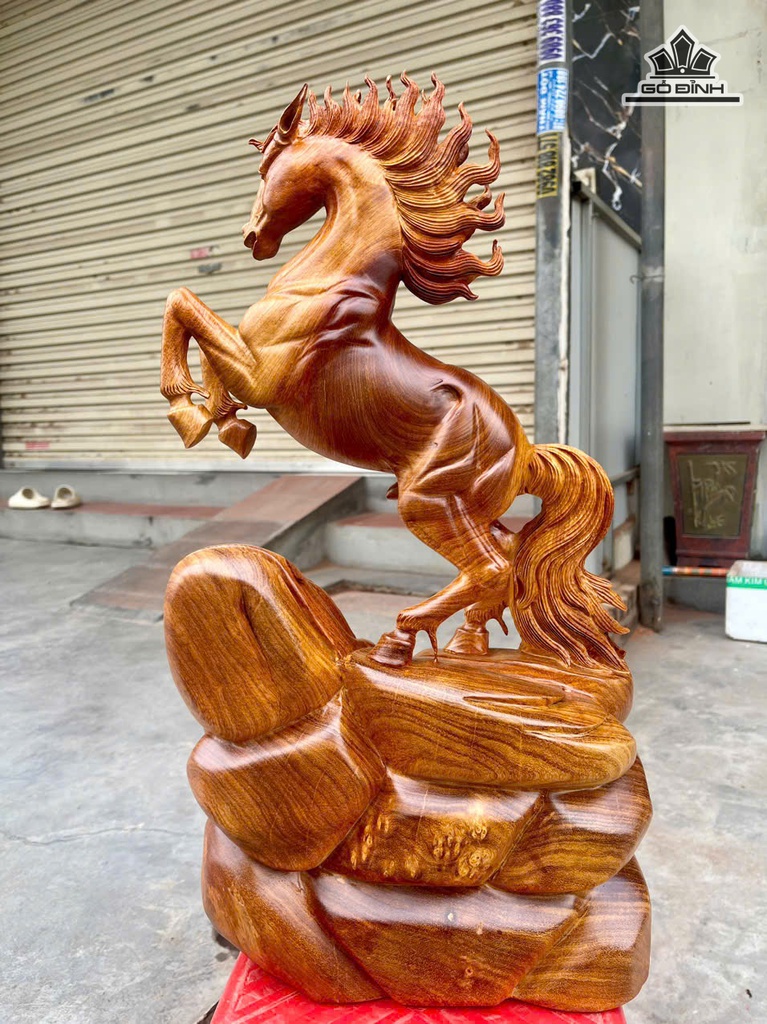 tuong-ngua-phong-thuy-nhat-ma-phi-thien-go-huong-cao-52-ngang-27-sau-12-cm-475176