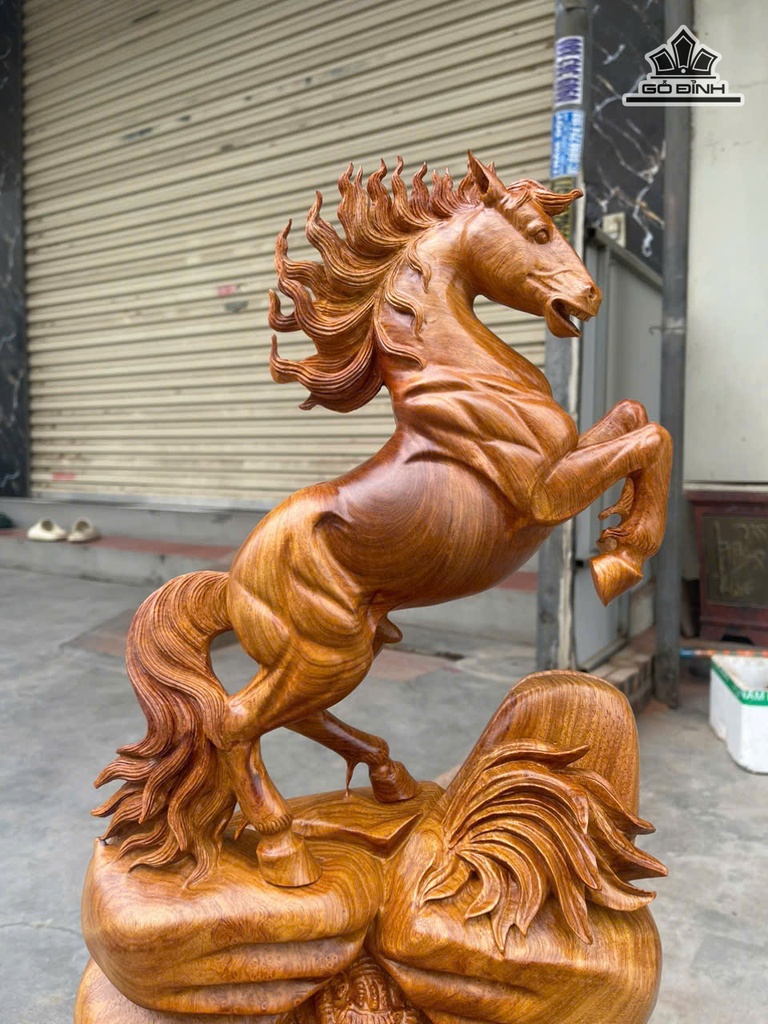 tuong-ngua-phong-thuy-nhat-ma-phi-thien-go-huong-cao-52-ngang-27-sau-12-cm-475177