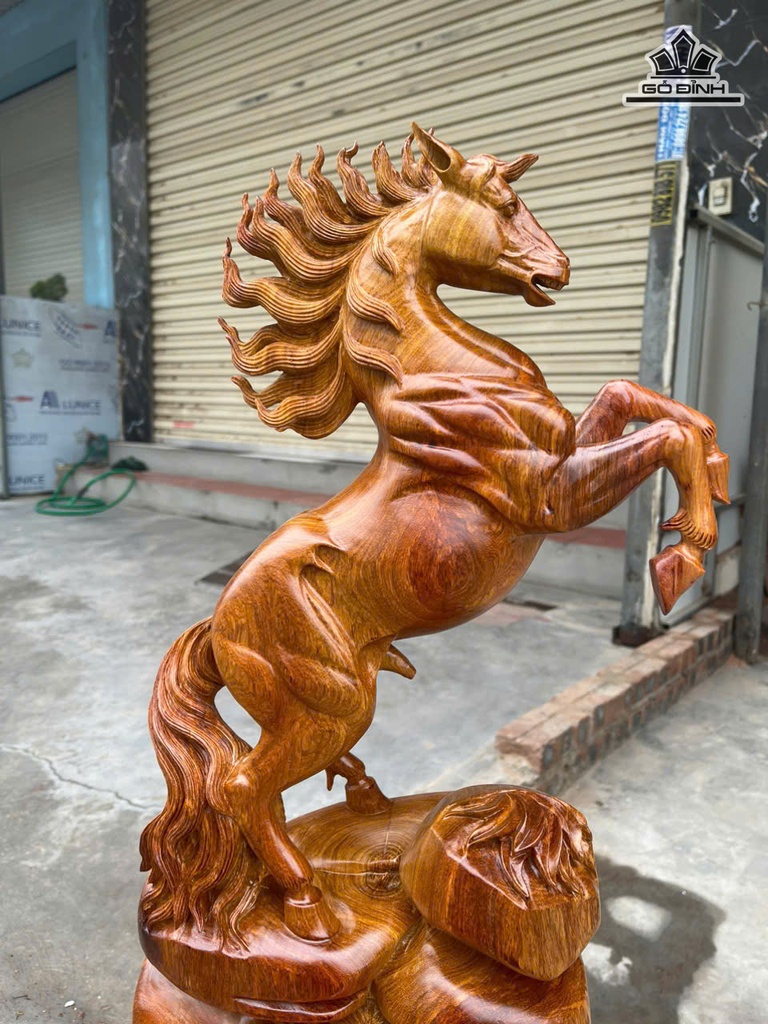 tuong-ngua-phong-thuy-nhat-ma-phi-thien-go-huong-cao-59-ngang-27-sau-12-cm-475179