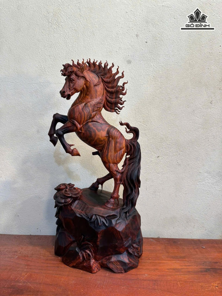 tuong-ngua-phong-thuy-nhat-ma-phi-thien-go-trac-cao-45-ngang-21-sau-15-cm-475406