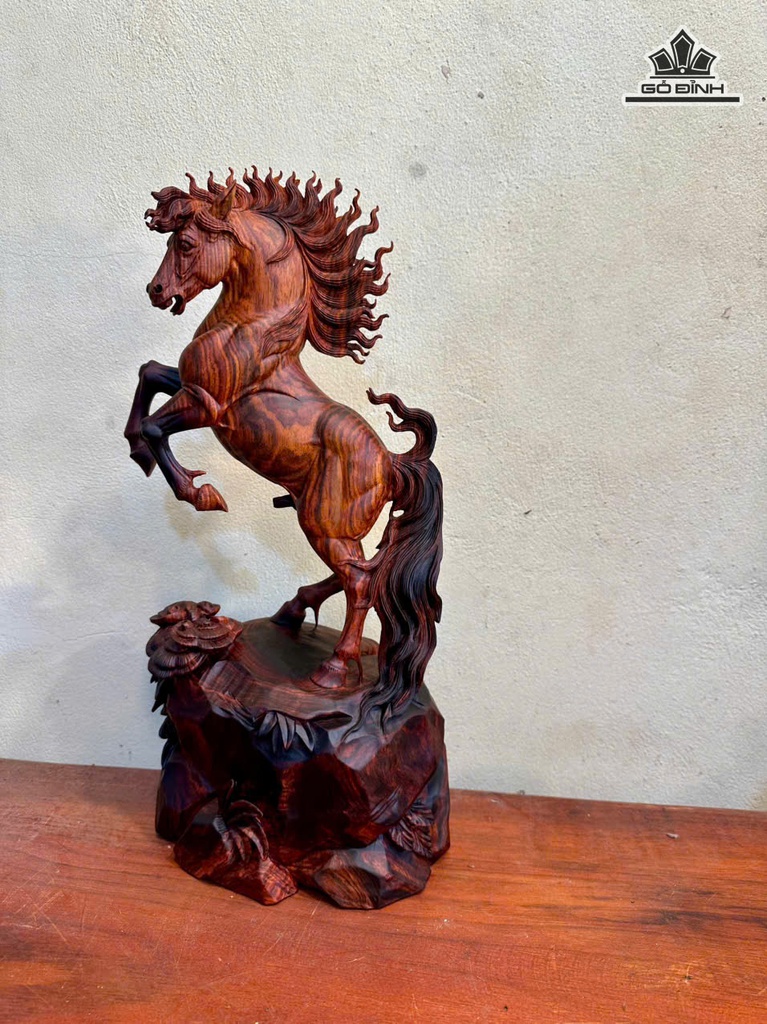 tuong-ngua-phong-thuy-nhat-ma-phi-thien-go-trac-cao-45-ngang-21-sau-15-cm-475407