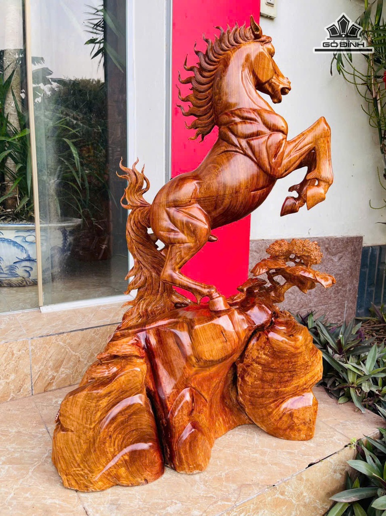 tuong-ngua-phong-thuy-nhat-ma-phi-thien-go-huong-cao-90-ngang-60-sau-39-cm-45kg-475434