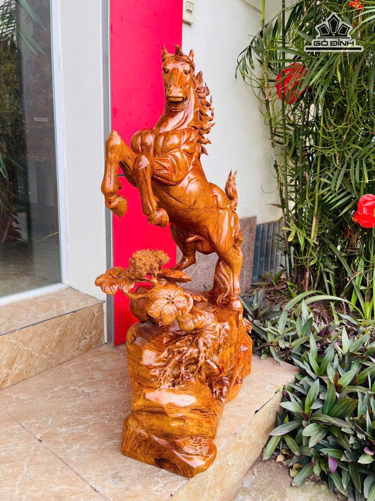 tuong-ngua-phong-thuy-nhat-ma-phi-thien-go-huong-cao-90-ngang-60-sau-39-cm-45kg-475437