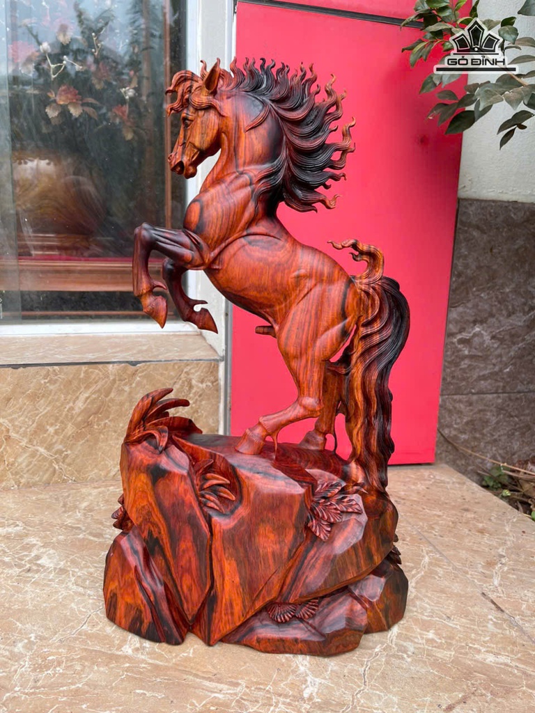 tuong-ngua-phong-thuy-nhat-ma-phi-thien-go-trac-cao-46-ngang-27-sau-11-cm-475444