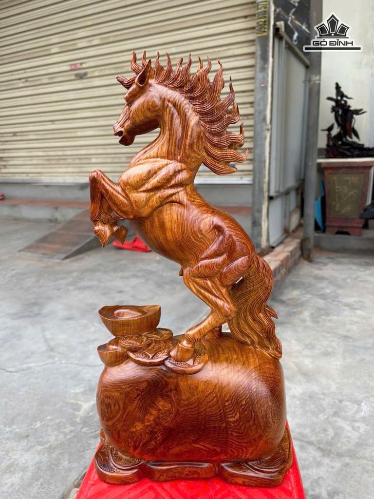 tuong-ngua-phong-thuy-nhat-ma-phi-thien-go-huong-cao-43-ngang-23-sau-11-cm-475476