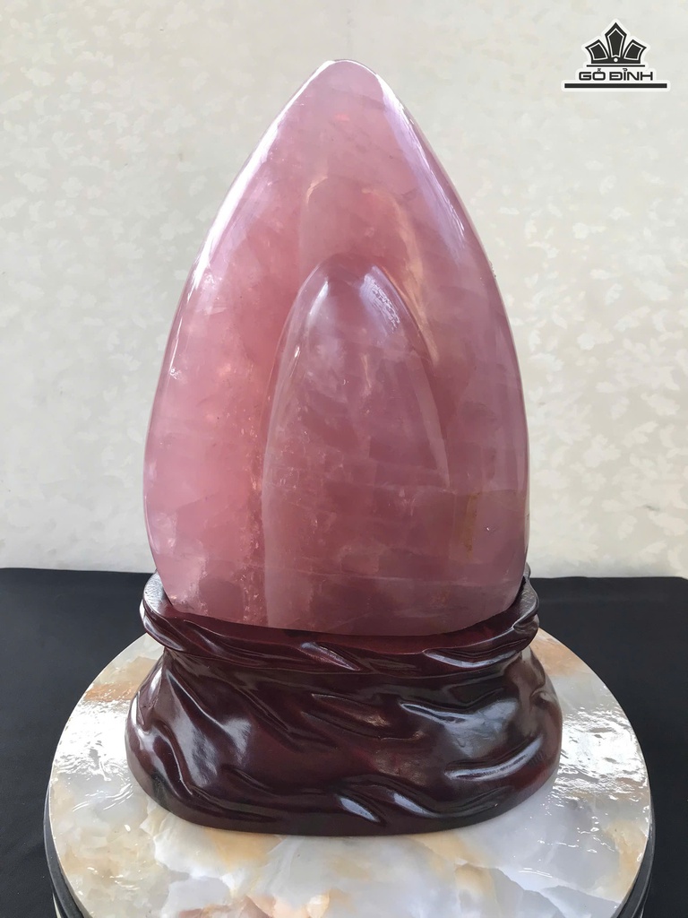 nui-thach-anh-hong-dam-madagascar-119kg-len-de-cao-38-cm-475850